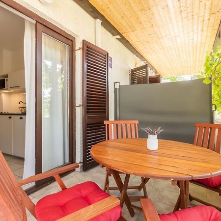 Apartments Vladan With Terrace Baška Exterior foto
