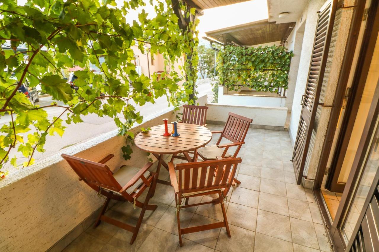 Apartments Vladan With Terrace Baška Exterior foto