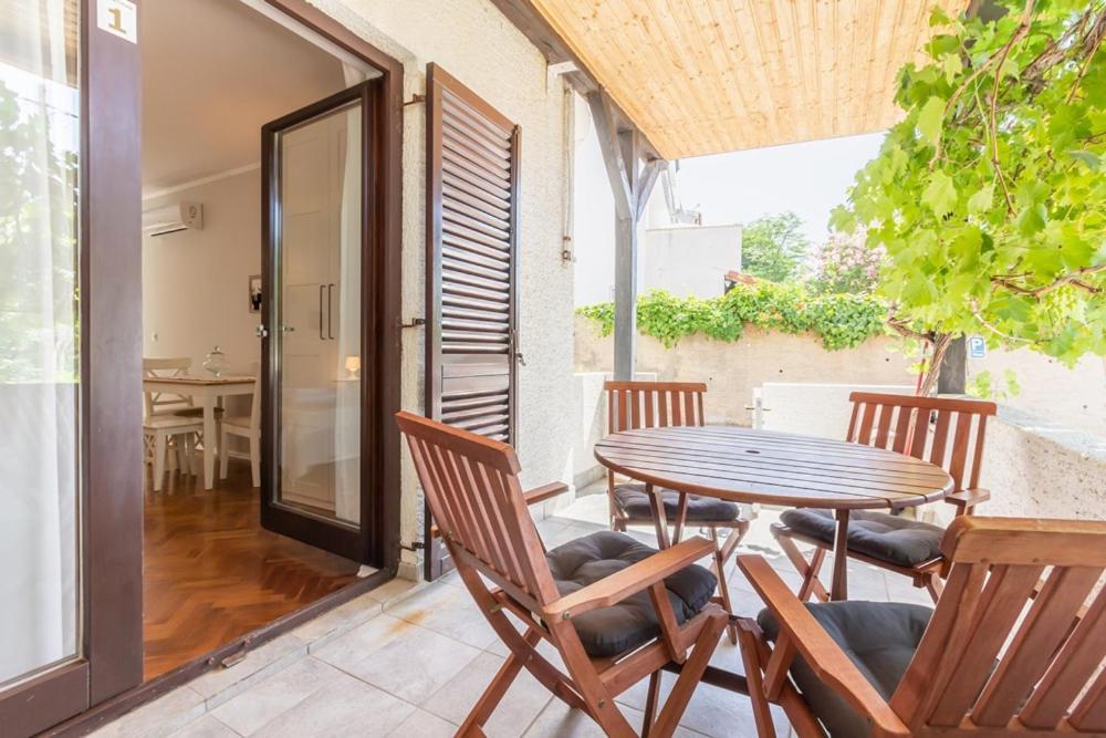 Apartments Vladan With Terrace Baška Exterior foto
