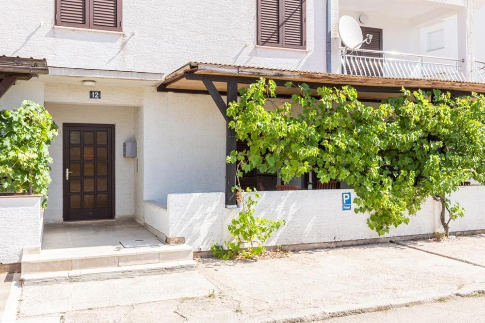 Apartments Vladan With Terrace Baška Exterior foto