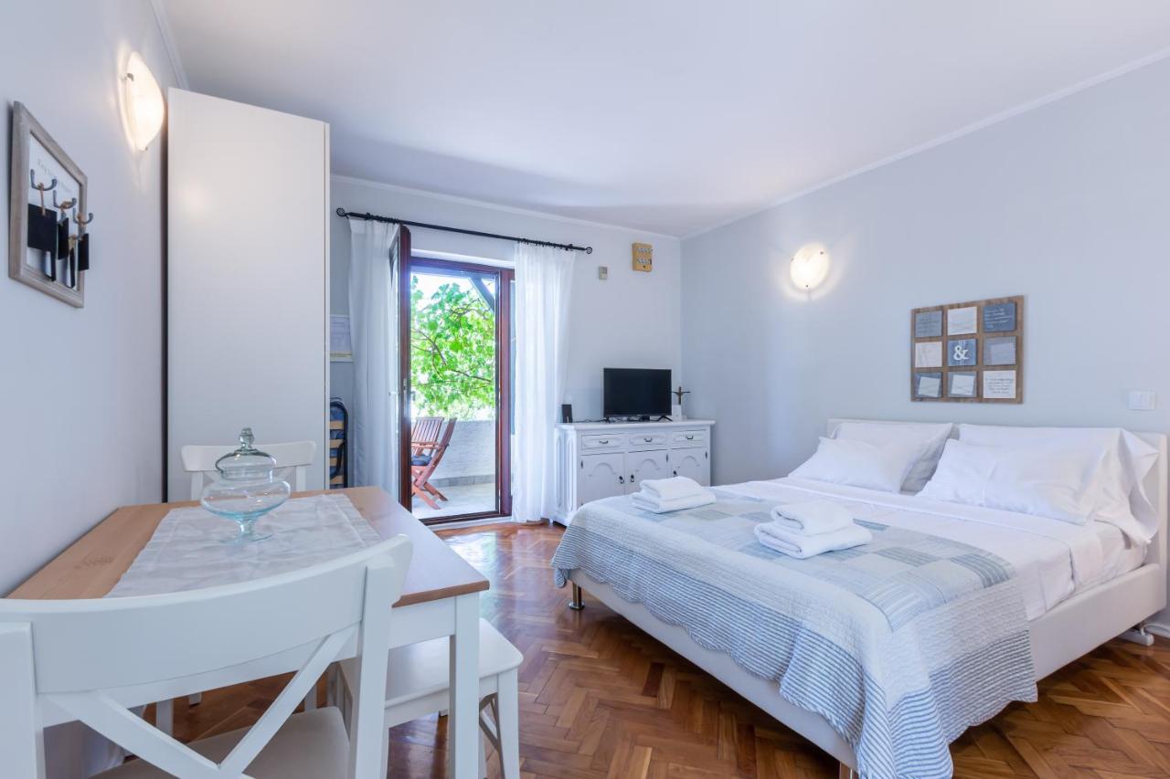 Apartments Vladan With Terrace Baška Exterior foto