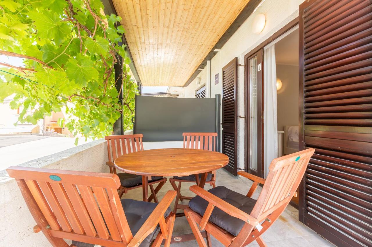 Apartments Vladan With Terrace Baška Exterior foto