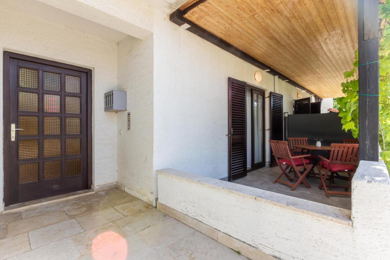 Apartments Vladan With Terrace Baška Exterior foto