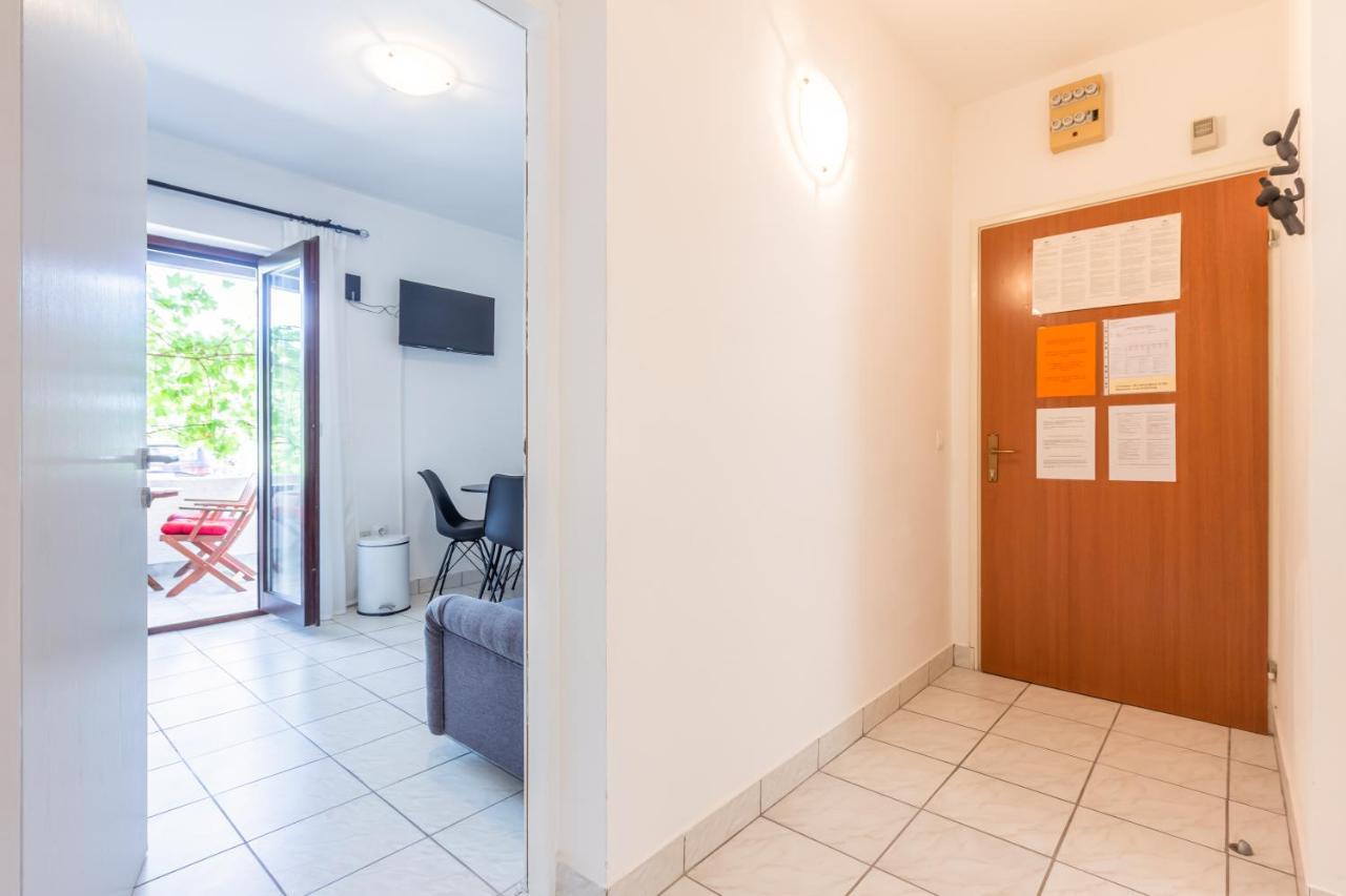 Apartments Vladan With Terrace Baška Exterior foto